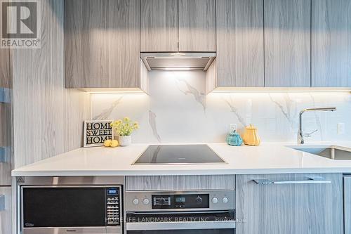 2315 - 1 Concord Cityplace Way, Toronto, ON - Indoor Photo Showing Kitchen