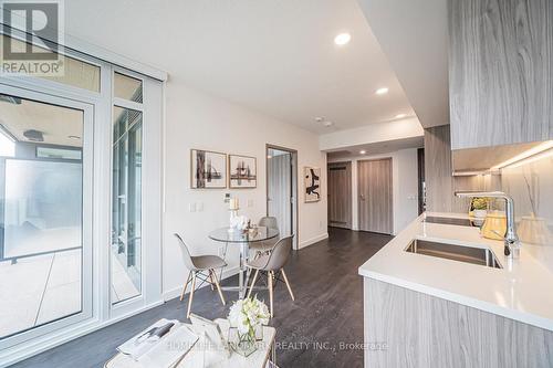 2315 - 1 Concord Cityplace Way, Toronto, ON - Indoor