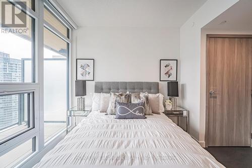 2315 - 1 Concord Cityplace Way, Toronto, ON - Indoor Photo Showing Bedroom