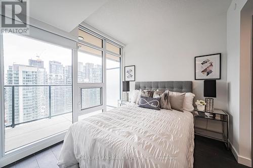 2315 - 1 Concord Cityplace Way, Toronto, ON - Indoor Photo Showing Bedroom