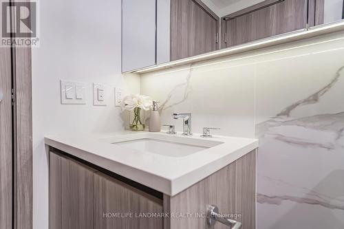 2315 - 1 Concord Cityplace Way, Toronto, ON - Indoor Photo Showing Bathroom