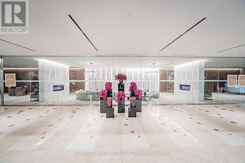 2315 - 1 Concord Cityplace Way, Toronto, ON - Indoor Photo Showing Garage