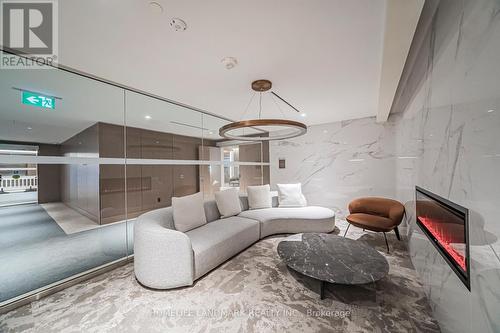 2315 - 1 Concord Cityplace Way, Toronto, ON - Indoor