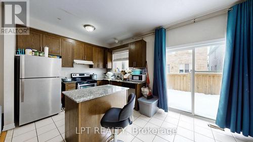 162 Agava Street, Brampton, ON - Indoor Photo Showing Kitchen With Upgraded Kitchen