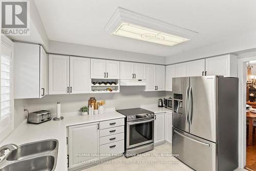 4 Winterberry Drive, Whitby, ON - Indoor Photo Showing Kitchen With Double Sink