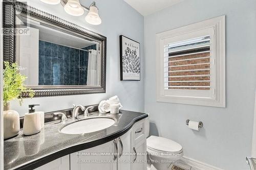 4 Winterberry Drive, Whitby, ON - Indoor Photo Showing Bathroom