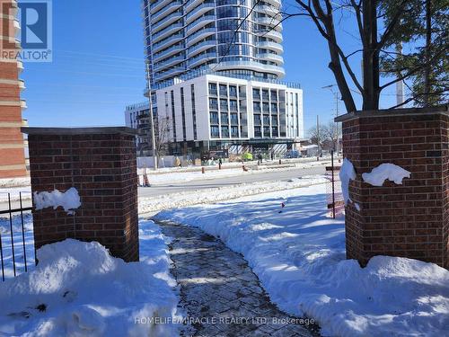 504 - 25 Fairview Road W, Mississauga, ON - Outdoor