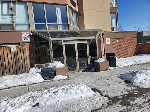 504 - 25 Fairview Road W, Mississauga, ON - Outdoor