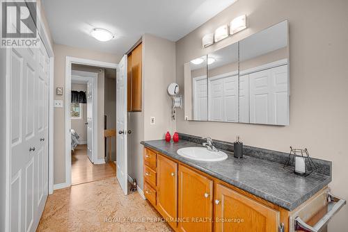 6575 Wendy Street, South Glengarry, ON - Indoor Photo Showing Bathroom