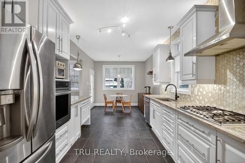 590 Anjana Circle, Ottawa, ON - Indoor Photo Showing Kitchen With Upgraded Kitchen