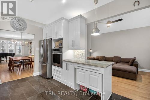 590 Anjana Circle, Ottawa, ON - Indoor Photo Showing Kitchen