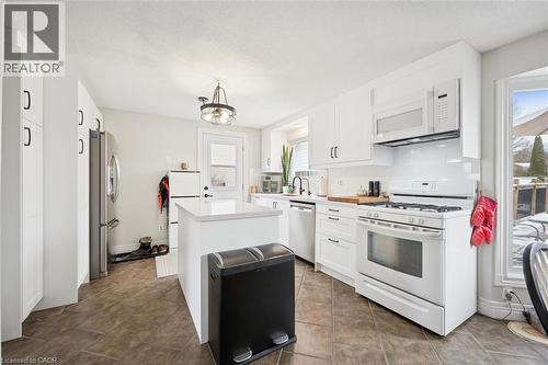 33 Chesterton Lane, Guelph, ON - Indoor Photo Showing Kitchen