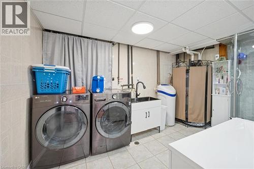 33 Chesterton Lane, Guelph, ON - Indoor Photo Showing Laundry Room