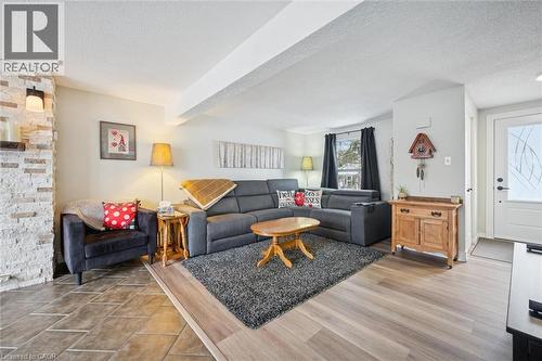 33 Chesterton Lane, Guelph, ON - Indoor Photo Showing Living Room