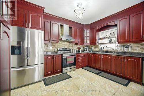67 Olde Town Road, Brampton, ON - Indoor Photo Showing Kitchen With Stainless Steel Kitchen