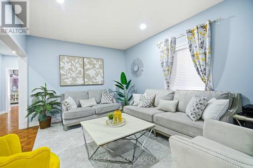 67 Olde Town Road, Brampton, ON - Indoor Photo Showing Living Room