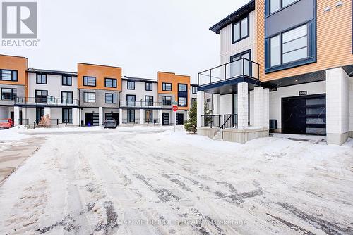 996 - 996 West Village Square, London North, ON - Outdoor With Facade