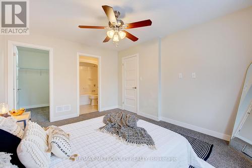 996 - 996 West Village Square, London North, ON - Indoor Photo Showing Bedroom