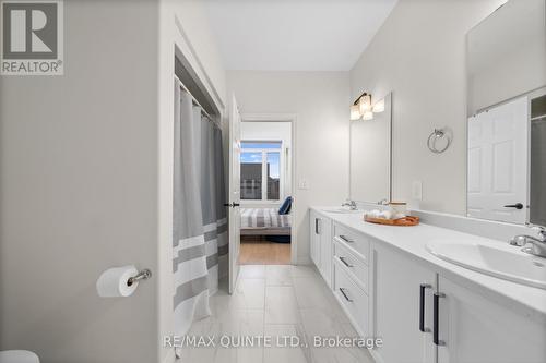 63 Athabaska Drive, Belleville (Thurlow Ward), ON - Indoor Photo Showing Bathroom