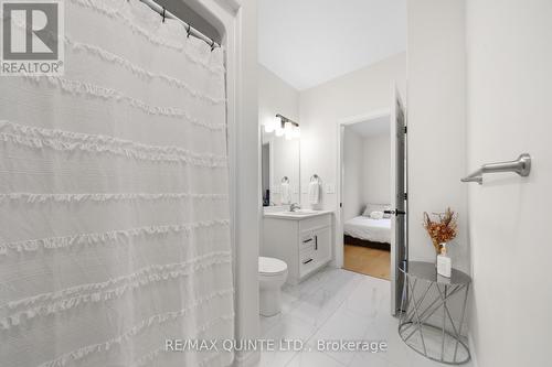 63 Athabaska Drive, Belleville (Thurlow Ward), ON - Indoor Photo Showing Bathroom