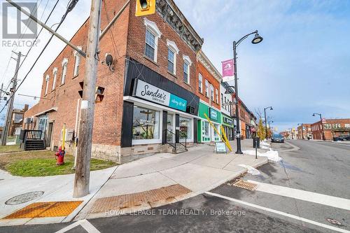 4 Elgin Street W, Arnprior, ON 