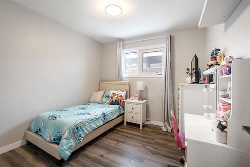 22 Canna Blvd, Winnipeg, MB 