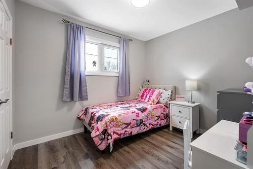 22 Canna Blvd, Winnipeg, MB 