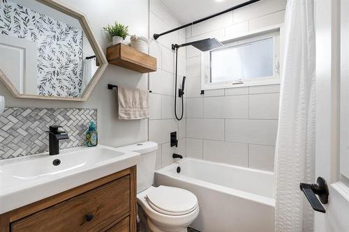 22 Canna Blvd, Winnipeg, MB 