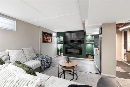 22 Canna Blvd, Winnipeg, MB 