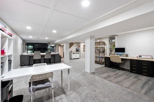 22 Canna Blvd, Winnipeg, MB 