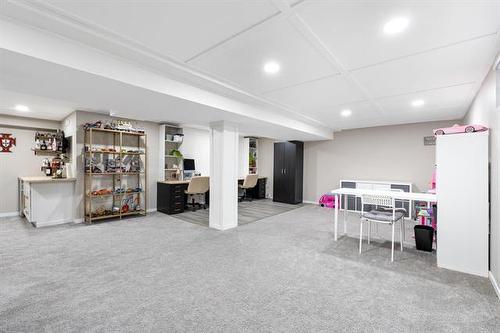 22 Canna Blvd, Winnipeg, MB 