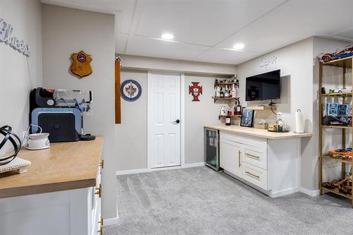 22 Canna Blvd, Winnipeg, MB 