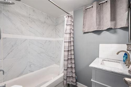 22 Canna Blvd, Winnipeg, MB 