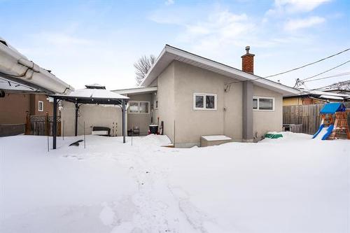 22 Canna Blvd, Winnipeg, MB 