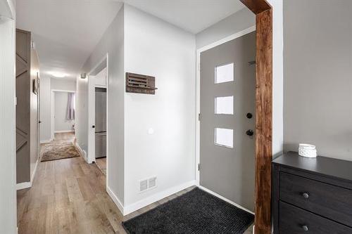 22 Canna Blvd, Winnipeg, MB 