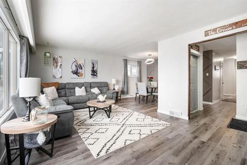 22 Canna Blvd, Winnipeg, MB 