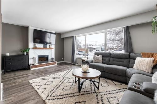 22 Canna Blvd, Winnipeg, MB 