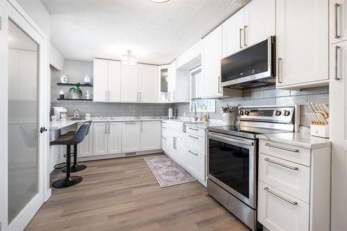 22 Canna Blvd, Winnipeg, MB 