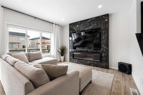 56 William Tweed Te, Winnipeg, MB 