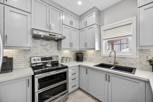 67 Penvill Trail, Barrie, ON - Indoor Photo Showing Kitchen With Double Sink With Upgraded Kitchen