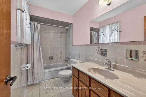 52A Gooderham Drive, Toronto, ON - Indoor Photo Showing Bathroom