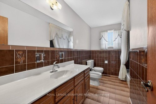 52A Gooderham Drive, Toronto, ON - Indoor Photo Showing Bathroom