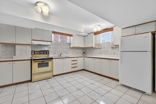 52A Gooderham Drive, Toronto, ON - Indoor Photo Showing Kitchen