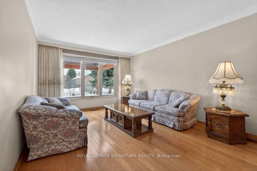 52A Gooderham Drive, Toronto, ON - Indoor Photo Showing Living Room