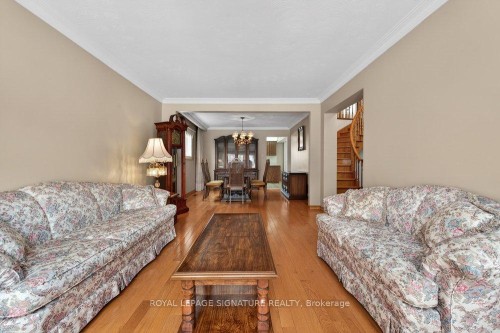 52A Gooderham Drive, Toronto, ON - Indoor Photo Showing Living Room