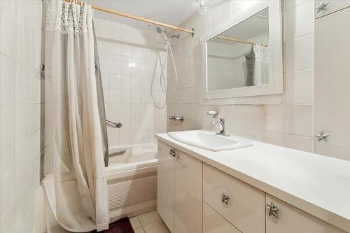 Salle de bains - 2584 Rue Sauvé E., Montréal (Ahuntsic-Cartierville), QC - Indoor Photo Showing Bathroom