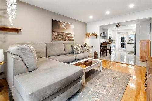 Salon - 2584 Rue Sauvé E., Montréal (Ahuntsic-Cartierville), QC - Indoor Photo Showing Living Room