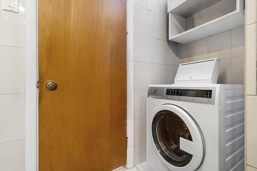 Salle de bains - 2584 Rue Sauvé E., Montréal (Ahuntsic-Cartierville), QC - Indoor Photo Showing Laundry Room