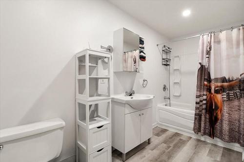 Garçonnière - 2584 Rue Sauvé E., Montréal (Ahuntsic-Cartierville), QC - Indoor Photo Showing Bathroom