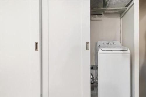 Garçonnière - 2584 Rue Sauvé E., Montréal (Ahuntsic-Cartierville), QC - Indoor Photo Showing Laundry Room